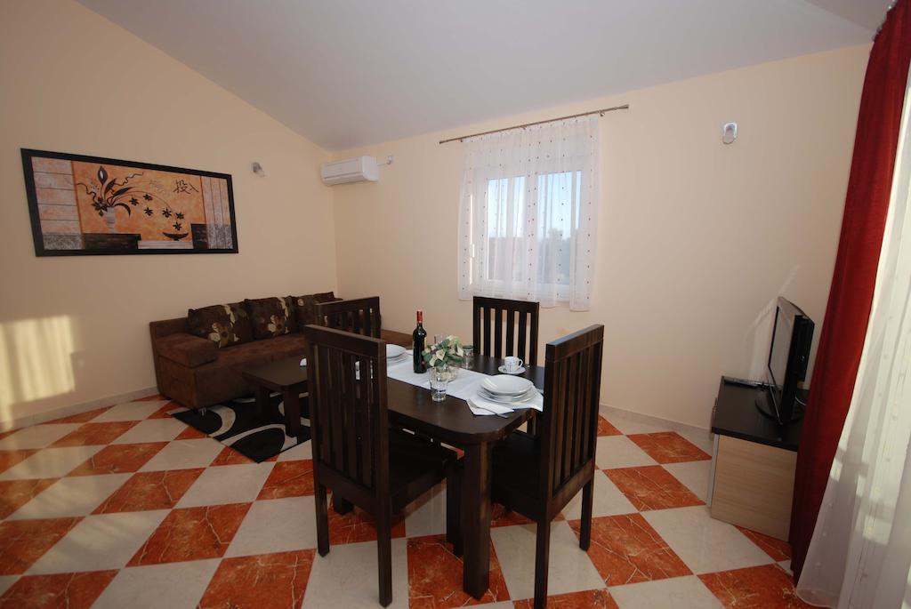Apartments Stepic トロギール 部屋 写真