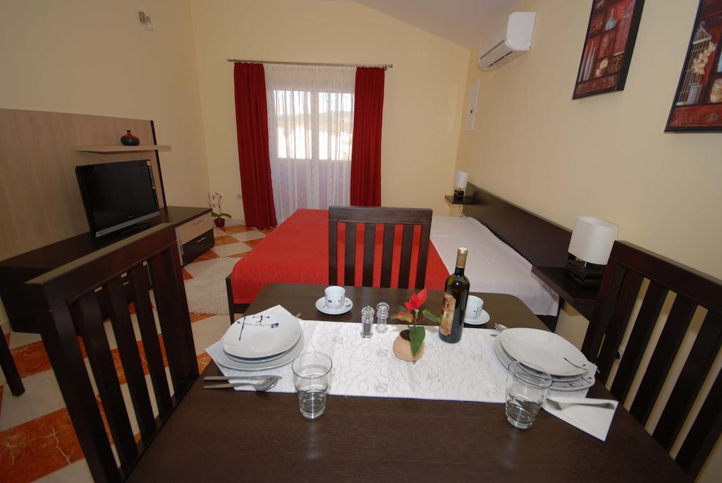 Apartments Stepic トロギール 部屋 写真